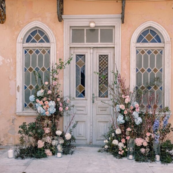 Breathtaking wedding in an abandoned building in Crete